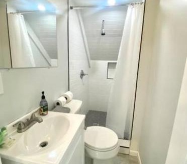 Stamford Apartment | Stylish H3 Studio Bedroom in Downtown Stamford, Pet Friendly
