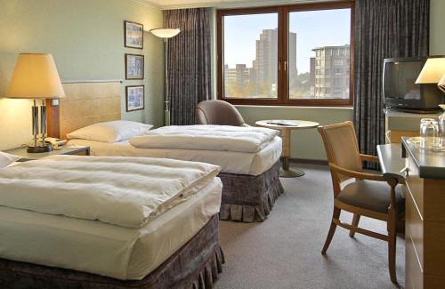 Region Hannover District Hotel | Discover H4 Hotel Hannover Messe: Pet Friendly & Pool Access