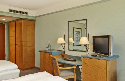 Region Hannover District Hotel | Discover H4 Hotel Hannover Messe: Pet Friendly & Pool Access