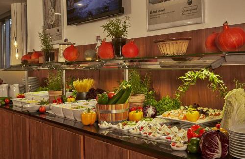 Vorderer Westen Hotel | Discover H4 Hotel Kassel: Pet-Friendly & Wheelchair Accessible