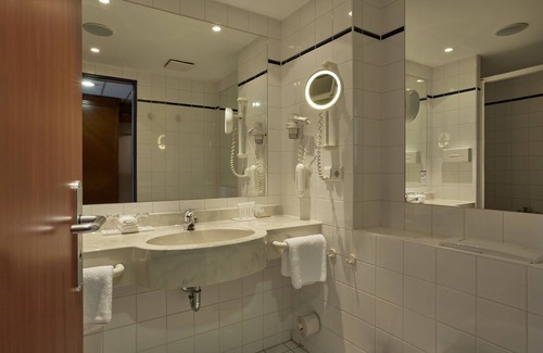 Vorderer Westen Hotel | Experience Comfort at H4 Hotel Kassel - 4-Star Rating