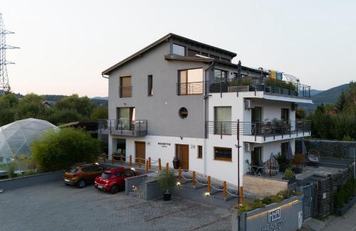 Sovata Apartment | H49 Apartman - Adults Only with Oceanfront Views & Spa