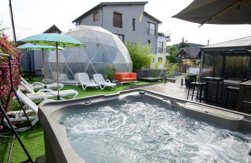 Sovata Apartment | H49 Apartman - Adults Only with Oceanfront Views & Spa