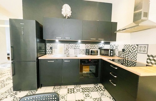 Secteur 1 Apartment | Comfortable Stay at Le Spacieux de la Gare, Grenoble