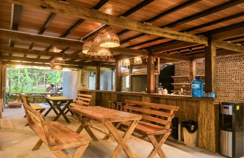 Ha Giang Hotel | Cozy Ha Giang Wooden House with Family-Friendly Amenities