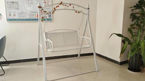 Kunming City Centre Hotel | Budget-Friendly Ha Luo Hotel with Breakfast & Child Care