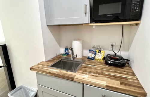 Stamford Apartment | Cozy Private Studio with Full Bath and Kitchenette