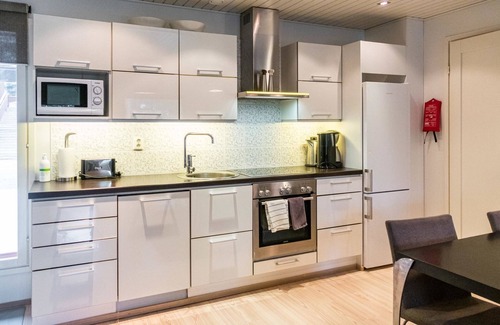 Vuokatti House | Discover Haapala Suites 36: Cozy Retreat with Lake Views