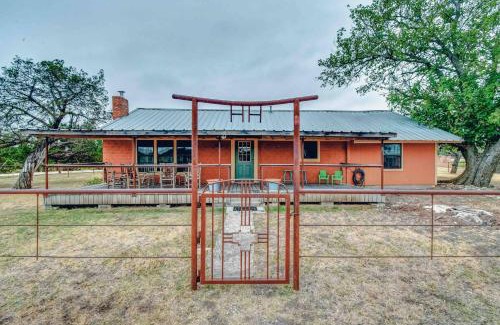 Glen Rose House | Habari 5BR Ranch House near Fossil Rim Cowboy Pool