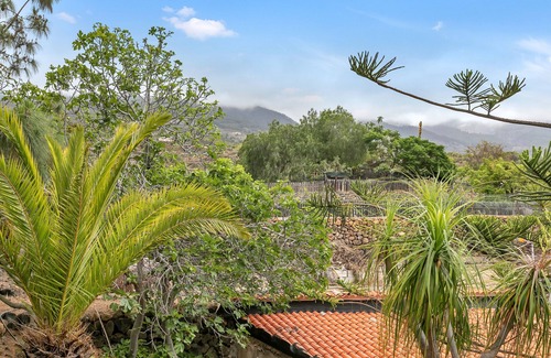 Guimar Villa | Discover Room 5 with Shared Terrace and Garden Amenities