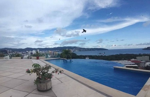 Hornos Insurgentes House | Relaxing Suite with Ocean View, Jacuzzi & Pool Access