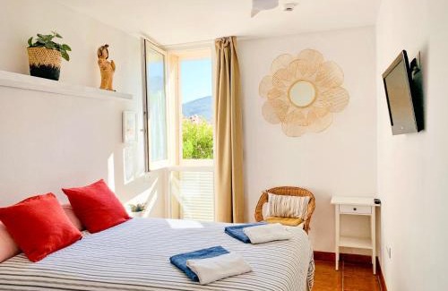 Cadaques House | Central Room with AC, Private Bath & Fridge - Great Value