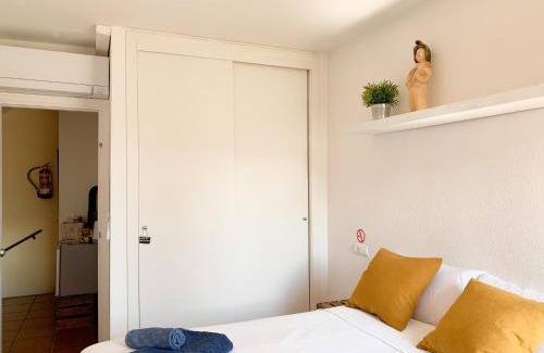 Cadaques House | Central Room with AC, Private Bath & Fridge - Great Value