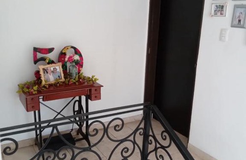 Leon House | Cozy Room in Secure Private Setting with Walking Park Access