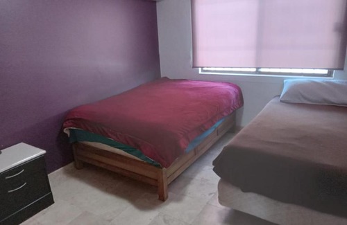 Leon House | Cozy Room in Secure Private Setting with Walking Park Access