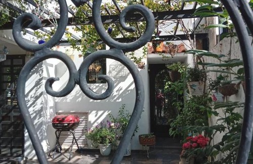 Leon House | Cozy Room in Secure Private Setting with Walking Park Access
