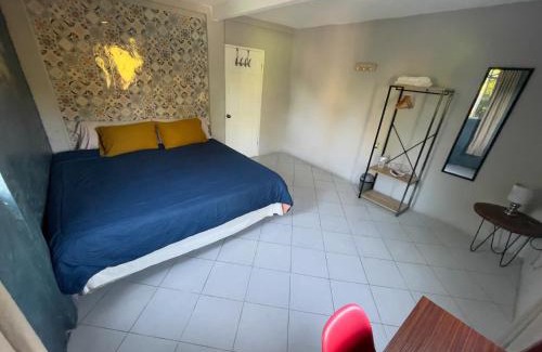 El Porvenir House | Top-Rated Room Near the Airport - Pet & Child Friendly
