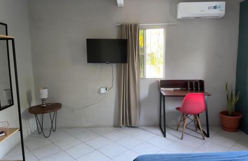 El Porvenir House | Top-Rated Room Near the Airport - Pet & Child Friendly