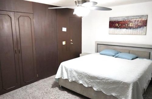 San Pedro Tlaquepaque House | Habitación cerca del aeropuerto con entrada independiente