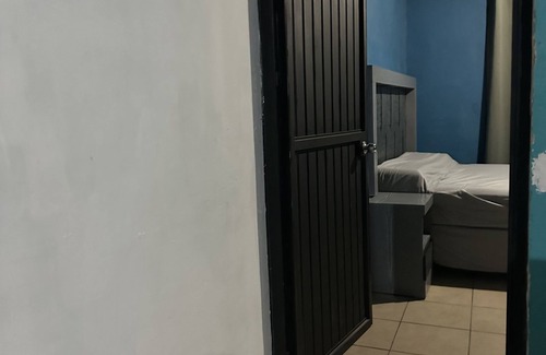 Minerales House | Convenient Hotel Near the Airport - Pet Friendly Rooms