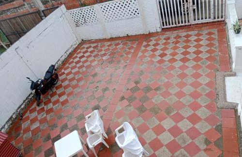 Santa Veronica House | Habitación con aire y piscina