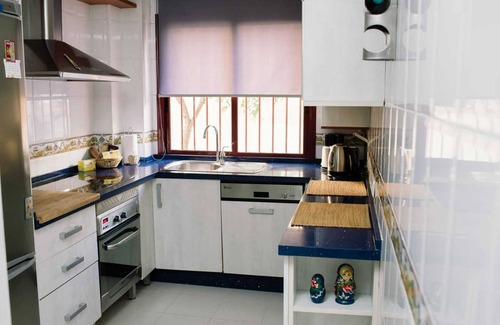Arroyo de la Miel Apartment | Cozy Room with Private Bath and Balcony for Families