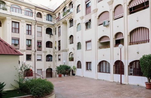 Arroyo de la Miel Apartment | Cozy Room with Private Bath and Balcony for Families