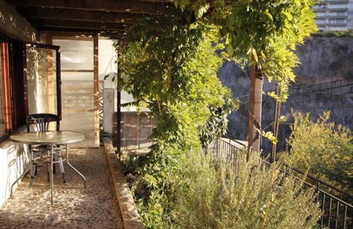 Placeres Apartment | Private Room with Kitchen and Patio for Family Fun