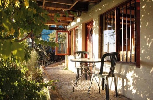 Placeres Apartment | Private Room with Kitchen and Patio for Family Fun