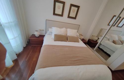Bilbao City Centre House | Private Room with En-Suite in Central Bilbao - Rated 9/10
