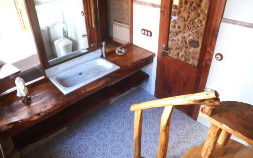Puebla del Caraminal House | Deluxe Campomuiños Room with Hot Tub & Pet-Friendly Stay