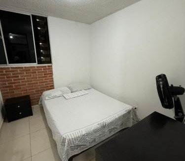 Soledad House | Habitación doble cerca aeropuerto,estadio y autobuses