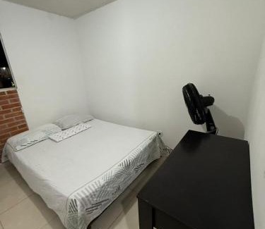 Soledad House | Habitación doble cerca aeropuerto,estadio y autobuses