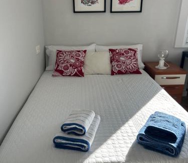 Beiro House | Cozy Double Room with Private Bathroom in Granada Center