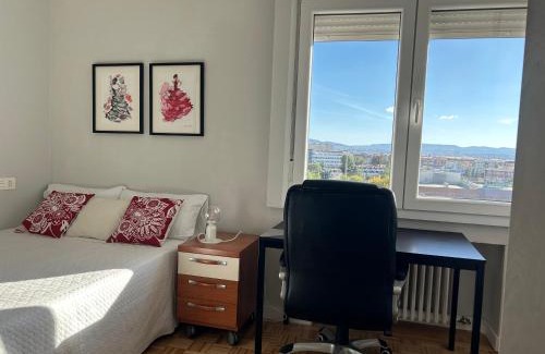 Beiro House | Cozy Double Room with Private Bathroom in Granada Center
