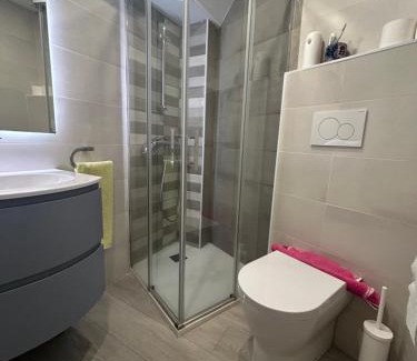 Beiro House | Cozy Double Room with Private Bathroom in Granada Center