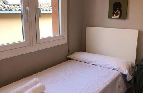 Estella House | Central Double Room with Child-Friendly Amenities