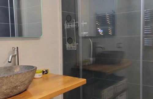 Astigarraga House | Cozy Double Room with Pet-Friendly Amenities