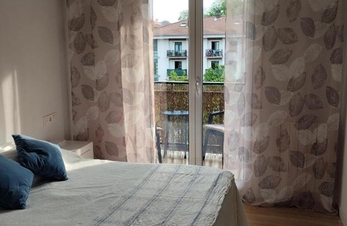 Astigarraga House | Cozy Double Room with Pet-Friendly Amenities