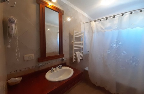 El Chalten Hotel | Cozy Double Room at Hostería El Paraíso with Spa & Breakfast