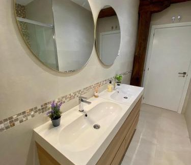 San Francisco House | Comfortable Private Room in Bilbao la Vieja Commons