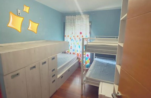 El Camp de l'Arpa del Clot Bed & Breakfast | Cozy Family Room with Ocean View and Wheelchair Access