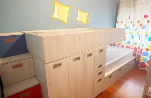 El Camp de l'Arpa del Clot Bed & Breakfast | Cozy Family Room with Ocean View and Wheelchair Access