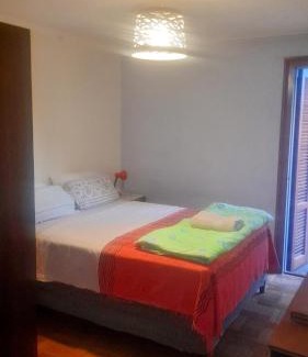 Salto House | Cozy Private Room "Norte" with Shared Bath in Trendy Hostel