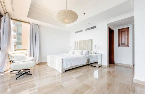San Geronimo Apartment | Oceanview Private Room at Ámbar, Malecon Santo Domingo