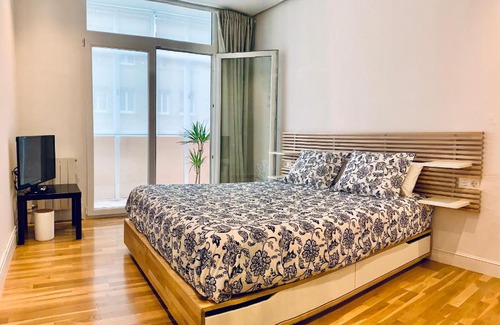 Bilbao City Centre House | Private Room in Central Bilbao - Rated 9.5/10 by Guests
