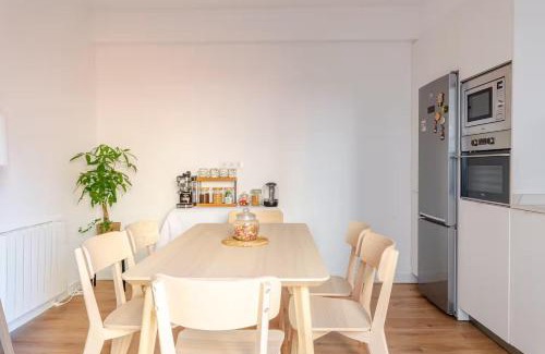 Santutxu House | Cozy Private Room in Central Bilbao - Guest Rated 8.1/10