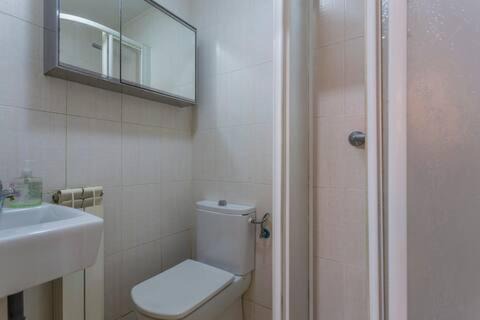 Adelfas House | Bright and Cozy Rooms Await You - Rated 8.4/10