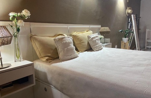 Vicente Lopez House | Comfortable Double Room in Family-Friendly Villa Adelina