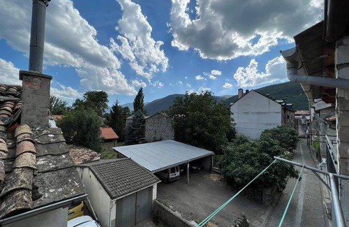 Biescas House | Comfortable Accommodations for 11 in Central Biescas